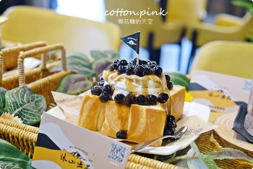 台中麵包店裡就能野餐?!沐山麵包露營風下午茶生吐司吃起來 - 棉花糖的天空
