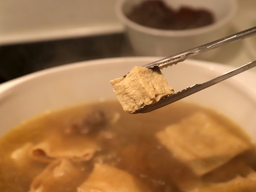 大富貴餐廳-獨門料理包：讓你在家就能輕鬆享受中華食神寶師傅的獨家紅燒豆腐乳羊肉爐、至尊火焰燜鵝料理/全台宅配 - 進食的巨鼠