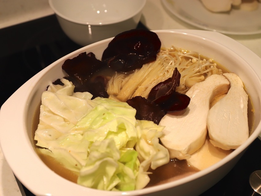 大富貴餐廳-獨門料理包：讓你在家就能輕鬆享受中華食神寶師傅的獨家紅燒豆腐乳羊肉爐、至尊火焰燜鵝料理/全台宅配 - 進食的巨鼠