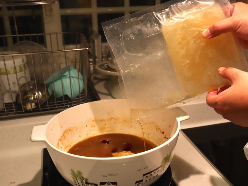 大富貴餐廳-獨門料理包：讓你在家就能輕鬆享受中華食神寶師傅的獨家紅燒豆腐乳羊肉爐、至尊火焰燜鵝料理/全台宅配 - 進食的巨鼠