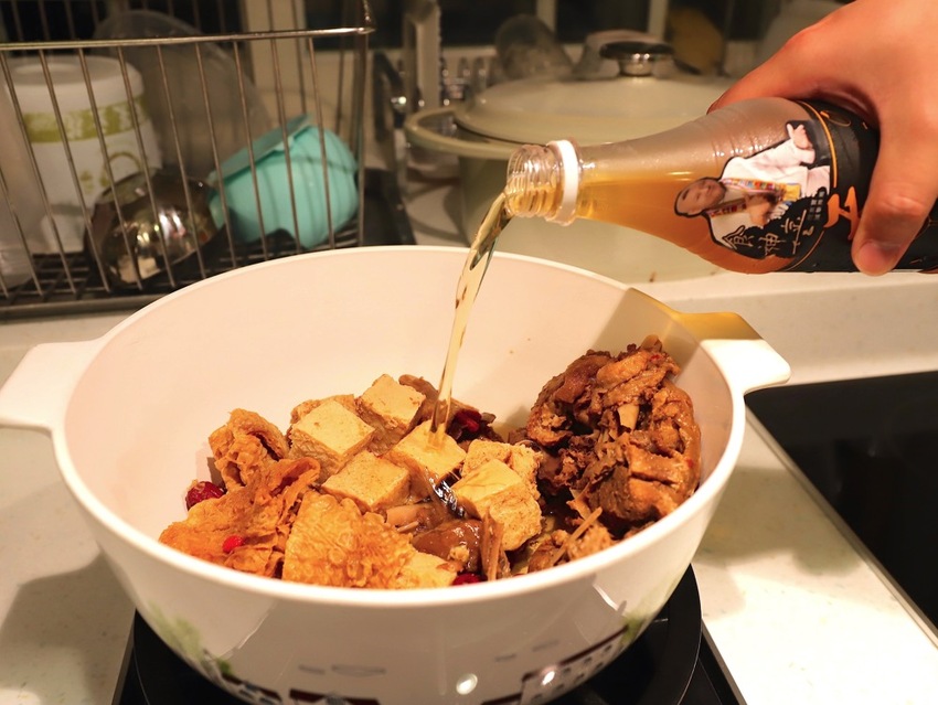 大富貴餐廳-獨門料理包：讓你在家就能輕鬆享受中華食神寶師傅的獨家紅燒豆腐乳羊肉爐、至尊火焰燜鵝料理/全台宅配 - 進食的巨鼠