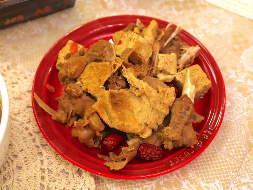 大富貴餐廳-獨門料理包：讓你在家就能輕鬆享受中華食神寶師傅的獨家紅燒豆腐乳羊肉爐、至尊火焰燜鵝料理/全台宅配 - 進食的巨鼠