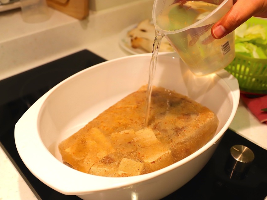 大富貴餐廳-獨門料理包：讓你在家就能輕鬆享受中華食神寶師傅的獨家紅燒豆腐乳羊肉爐、至尊火焰燜鵝料理/全台宅配 - 進食的巨鼠