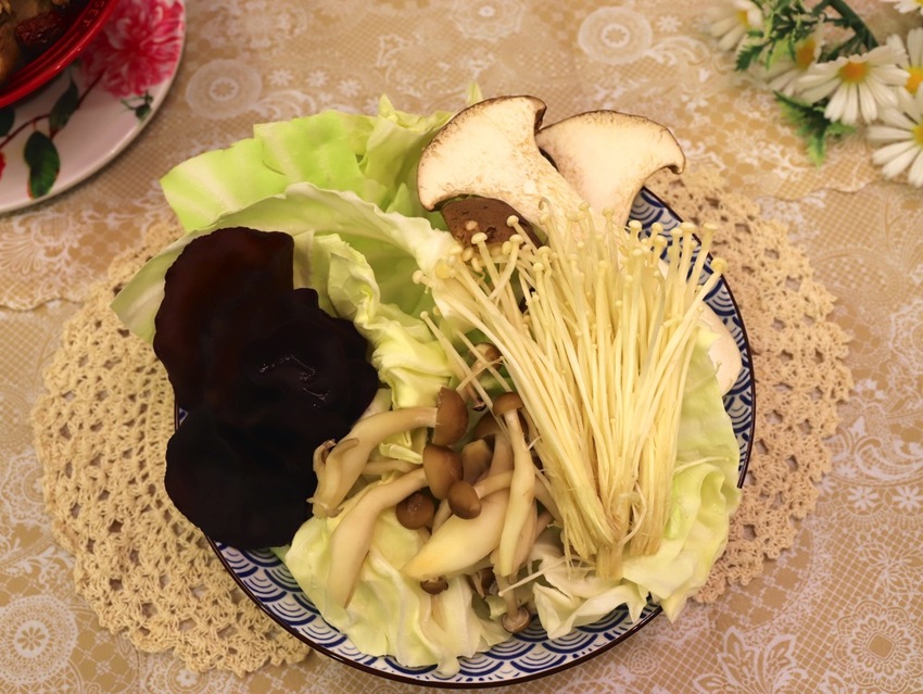 大富貴餐廳-獨門料理包：讓你在家就能輕鬆享受中華食神寶師傅的獨家紅燒豆腐乳羊肉爐、至尊火焰燜鵝料理/全台宅配 - 進食的巨鼠