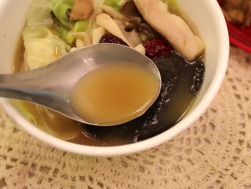 大富貴餐廳-獨門料理包：讓你在家就能輕鬆享受中華食神寶師傅的獨家紅燒豆腐乳羊肉爐、至尊火焰燜鵝料理/全台宅配 - 進食的巨鼠