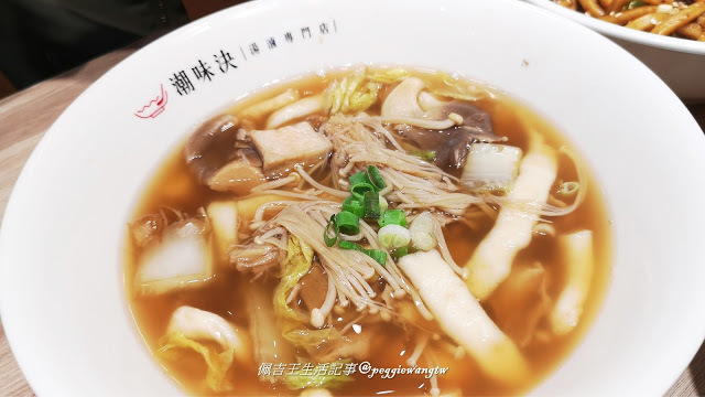 顛覆傳統滷味！潮味決淡水沙崙店：五湯四乾新吃法、RFID智慧選餐卡好潮  文青風連鎖湯滷專門店︱新北淡水區