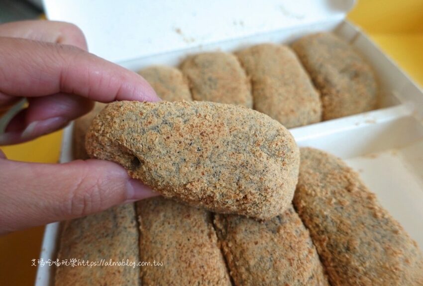 〖洪記草屯麻糬〗低調民宅只賣胖胖麻糬!只有一種招牌口味(芝麻+花生+紅豆) 一盒10入很有份量 - 艾瑪▪ 享受吃喝玩樂札記