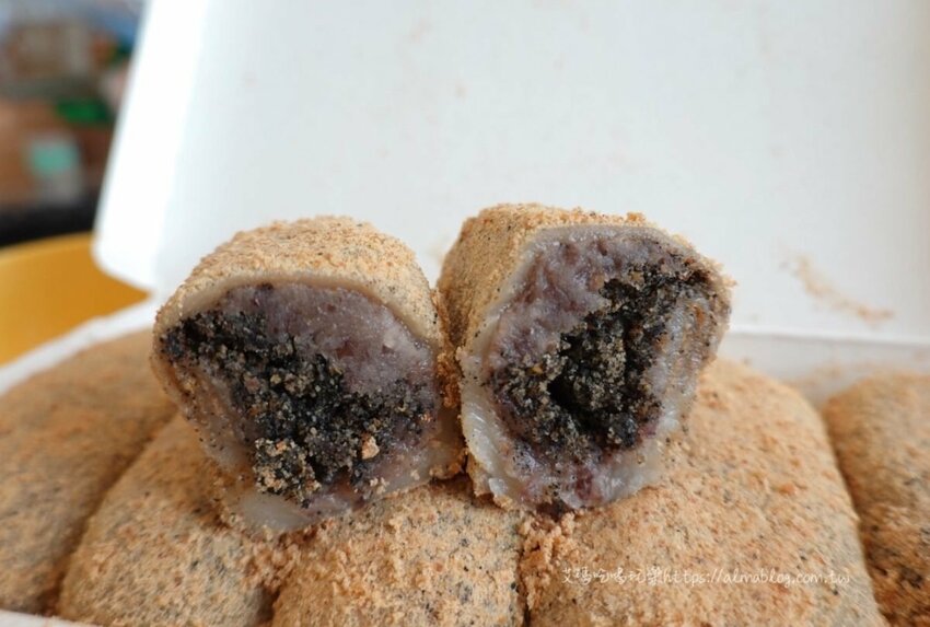 〖洪記草屯麻糬〗低調民宅只賣胖胖麻糬!只有一種招牌口味(芝麻+花生+紅豆) 一盒10入很有份量 - 艾瑪▪ 享受吃喝玩樂札記