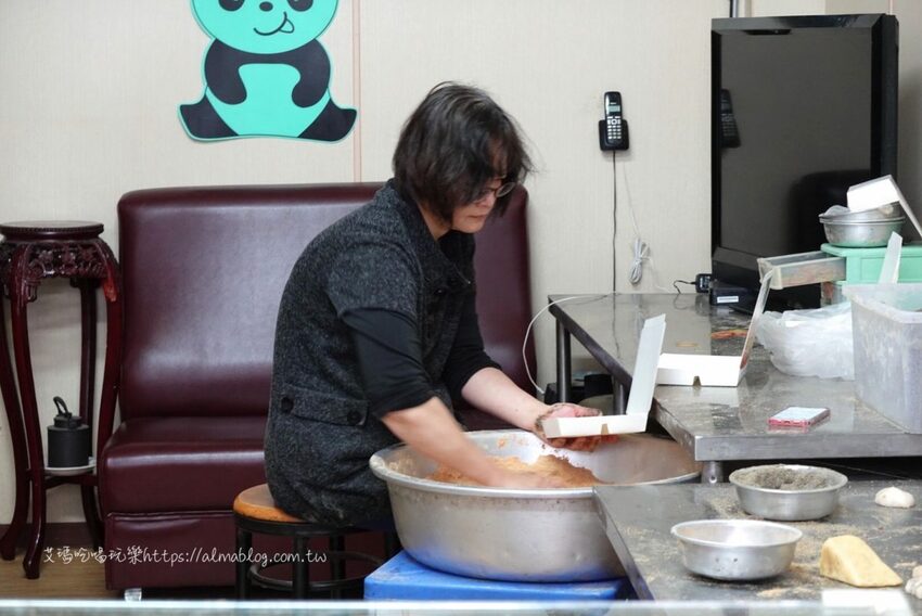 〖洪記草屯麻糬〗低調民宅只賣胖胖麻糬!只有一種招牌口味(芝麻+花生+紅豆) 一盒10入很有份量 - 艾瑪▪ 享受吃喝玩樂札記