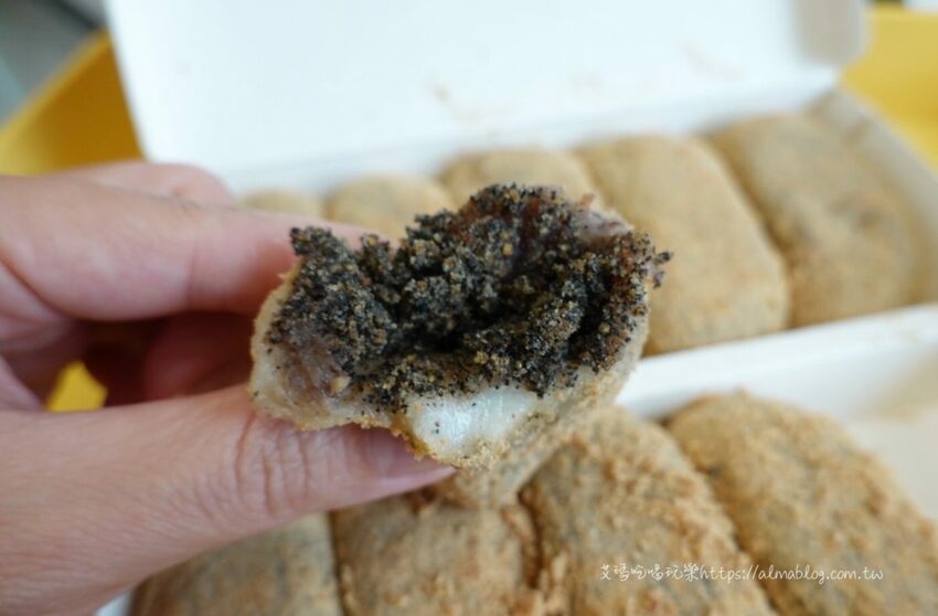 〖洪記草屯麻糬〗低調民宅只賣胖胖麻糬!只有一種招牌口味(芝麻+花生+紅豆) 一盒10入很有份量 - 艾瑪▪ 享受吃喝玩樂札記