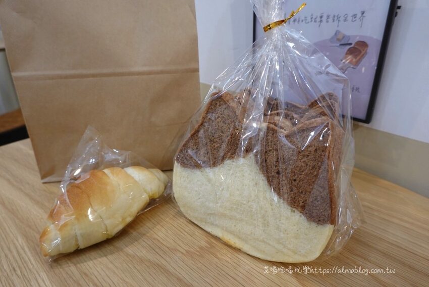 〖胖菓子pan.guozi〗不用飛到日本！桃園就有貓奴必買喵吐司．自己畫表情吃吐司更有趣．Baking Kitchen&Coffee - 艾瑪▪ 享受吃喝玩樂札記