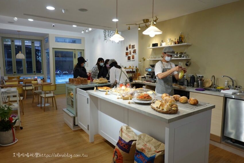 〖胖菓子pan.guozi〗不用飛到日本！桃園就有貓奴必買喵吐司．自己畫表情吃吐司更有趣．Baking Kitchen&Coffee - 艾瑪▪ 享受吃喝玩樂札記