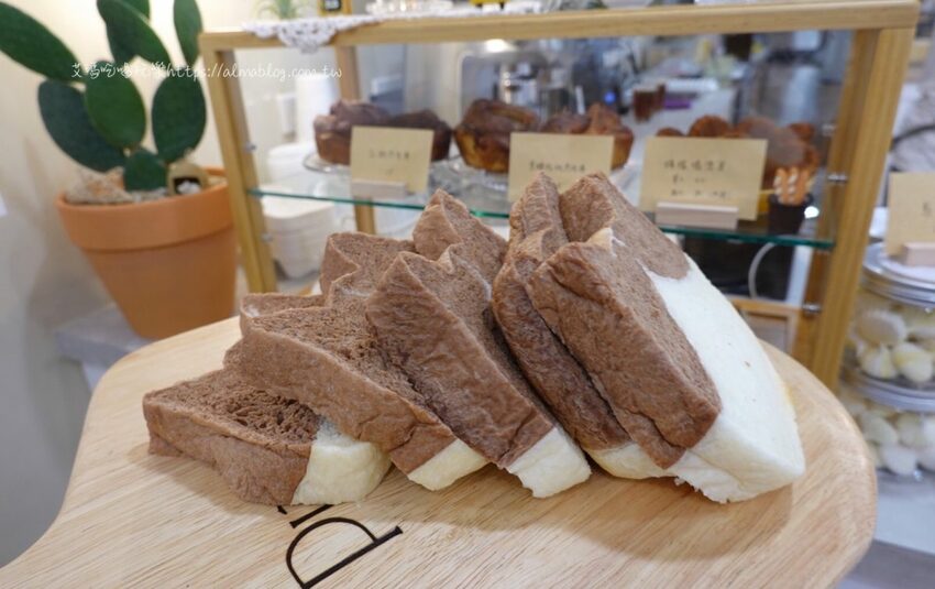 〖胖菓子pan.guozi〗不用飛到日本！桃園就有貓奴必買喵吐司．自己畫表情吃吐司更有趣．Baking Kitchen&Coffee - 艾瑪▪ 享受吃喝玩樂札記