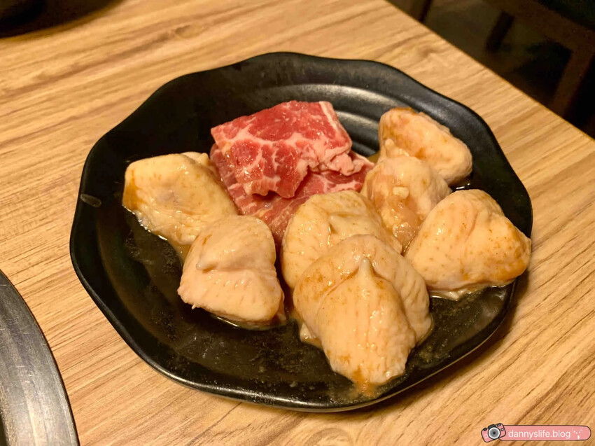 赤富士日式燒肉鍋物 蘆洲店│新北吃到飽•價位偏高食材普通！