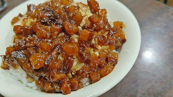 板橋在地人推薦必吃的8家魯肉飯，超人氣排隊魯肉飯名店、老字號魯肉飯、巷弄版魯肉飯，一次完整收錄