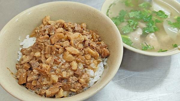 板橋在地人推薦必吃的8家魯肉飯，超人氣排隊魯肉飯名店、老字號魯肉飯、巷弄版魯肉飯，一次完整收錄