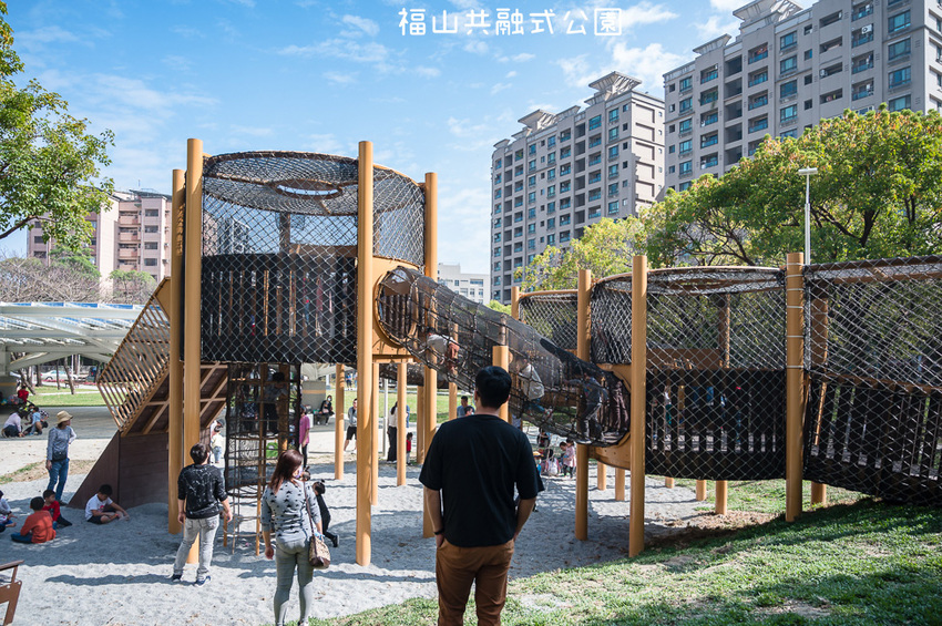 |特色公園|福山公園,高雄最新共融式兒童遊戲場,三公尺高的高低平台遊戲區、彩繪塗鴉區、砂坑等多種遊具 - Hallo!Im 婷兒