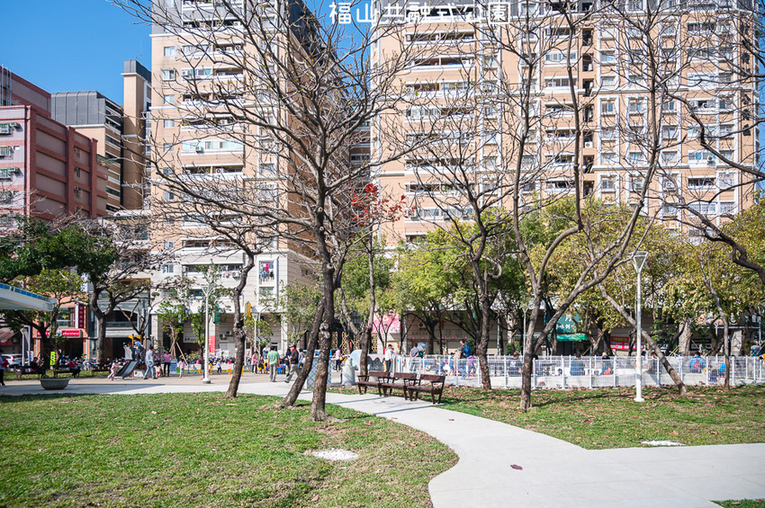 |特色公園|福山公園,高雄最新共融式兒童遊戲場,三公尺高的高低平台遊戲區、彩繪塗鴉區、砂坑等多種遊具 - Hallo!Im 婷兒