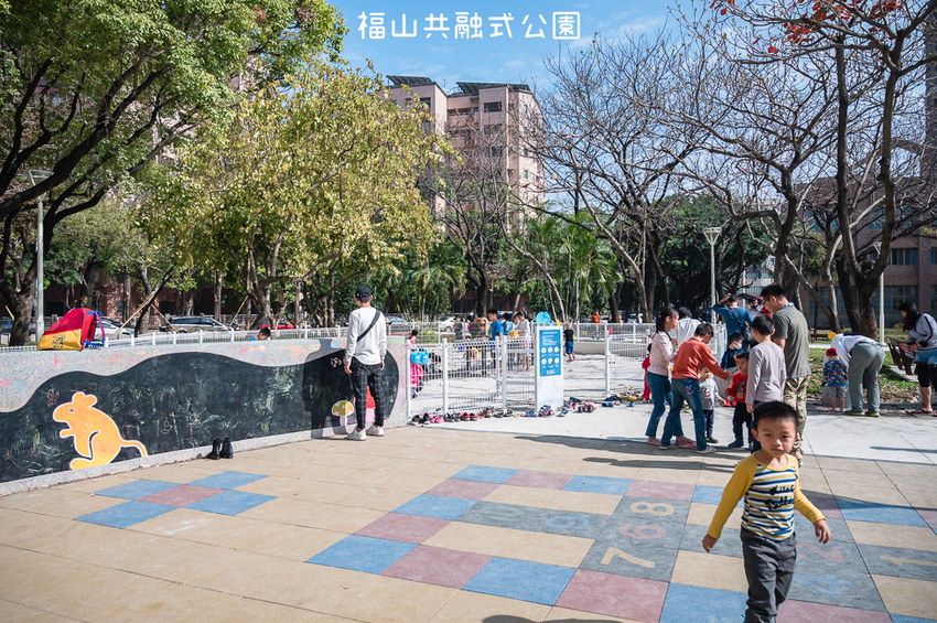 |特色公園|福山公園,高雄最新共融式兒童遊戲場,三公尺高的高低平台遊戲區、彩繪塗鴉區、砂坑等多種遊具 - Hallo!Im 婷兒