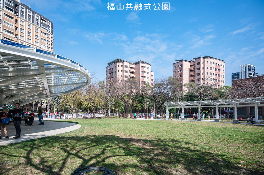 |特色公園|福山公園,高雄最新共融式兒童遊戲場,三公尺高的高低平台遊戲區、彩繪塗鴉區、砂坑等多種遊具 - Hallo!Im 婷兒