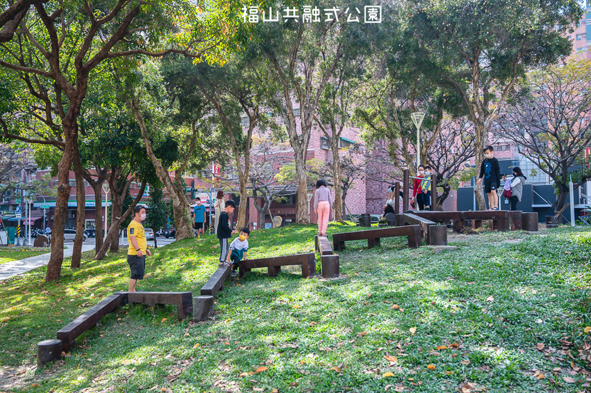 |特色公園|福山公園,高雄最新共融式兒童遊戲場,三公尺高的高低平台遊戲區、彩繪塗鴉區、砂坑等多種遊具 - Hallo!Im 婷兒