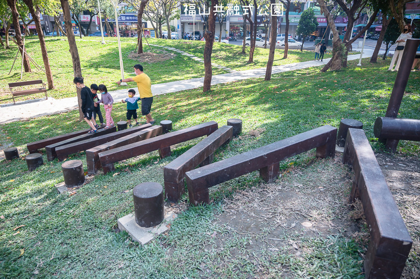 |特色公園|福山公園,高雄最新共融式兒童遊戲場,三公尺高的高低平台遊戲區、彩繪塗鴉區、砂坑等多種遊具 - Hallo!Im 婷兒