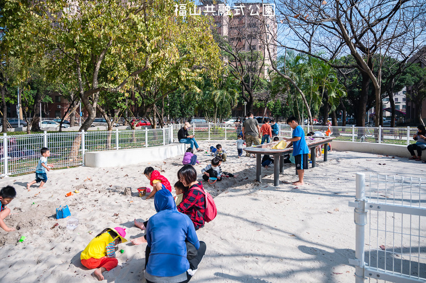|特色公園|福山公園,高雄最新共融式兒童遊戲場,三公尺高的高低平台遊戲區、彩繪塗鴉區、砂坑等多種遊具 - Hallo!Im 婷兒