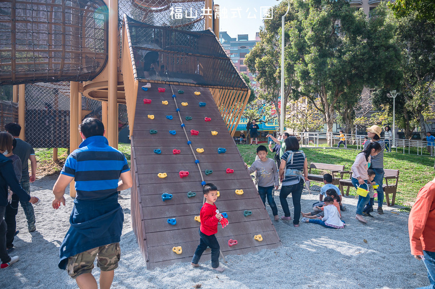 |特色公園|福山公園,高雄最新共融式兒童遊戲場,三公尺高的高低平台遊戲區、彩繪塗鴉區、砂坑等多種遊具 - Hallo!Im 婷兒