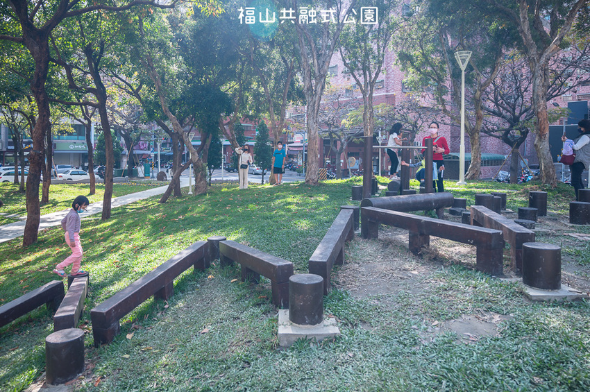 |特色公園|福山公園,高雄最新共融式兒童遊戲場,三公尺高的高低平台遊戲區、彩繪塗鴉區、砂坑等多種遊具 - Hallo!Im 婷兒