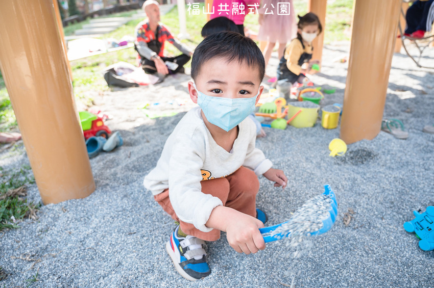 |特色公園|福山公園,高雄最新共融式兒童遊戲場,三公尺高的高低平台遊戲區、彩繪塗鴉區、砂坑等多種遊具 - Hallo!Im 婷兒