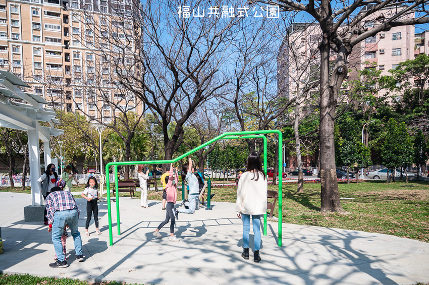 |特色公園|福山公園,高雄最新共融式兒童遊戲場,三公尺高的高低平台遊戲區、彩繪塗鴉區、砂坑等多種遊具 - Hallo!Im 婷兒