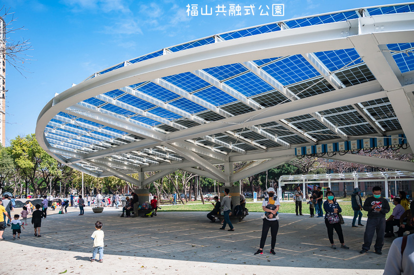 |特色公園|福山公園,高雄最新共融式兒童遊戲場,三公尺高的高低平台遊戲區、彩繪塗鴉區、砂坑等多種遊具 - Hallo!Im 婷兒