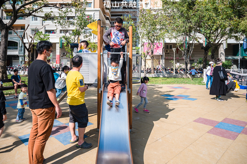 |特色公園|福山公園,高雄最新共融式兒童遊戲場,三公尺高的高低平台遊戲區、彩繪塗鴉區、砂坑等多種遊具 - Hallo!Im 婷兒
