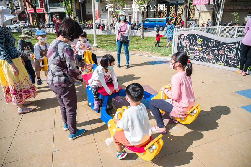 |特色公園|福山公園,高雄最新共融式兒童遊戲場,三公尺高的高低平台遊戲區、彩繪塗鴉區、砂坑等多種遊具 - Hallo!Im 婷兒