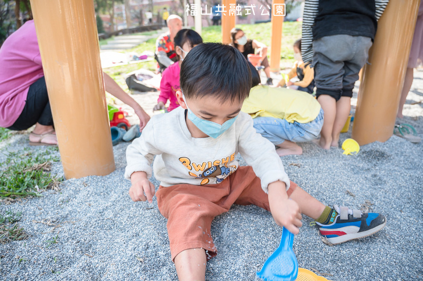 |特色公園|福山公園,高雄最新共融式兒童遊戲場,三公尺高的高低平台遊戲區、彩繪塗鴉區、砂坑等多種遊具 - Hallo!Im 婷兒