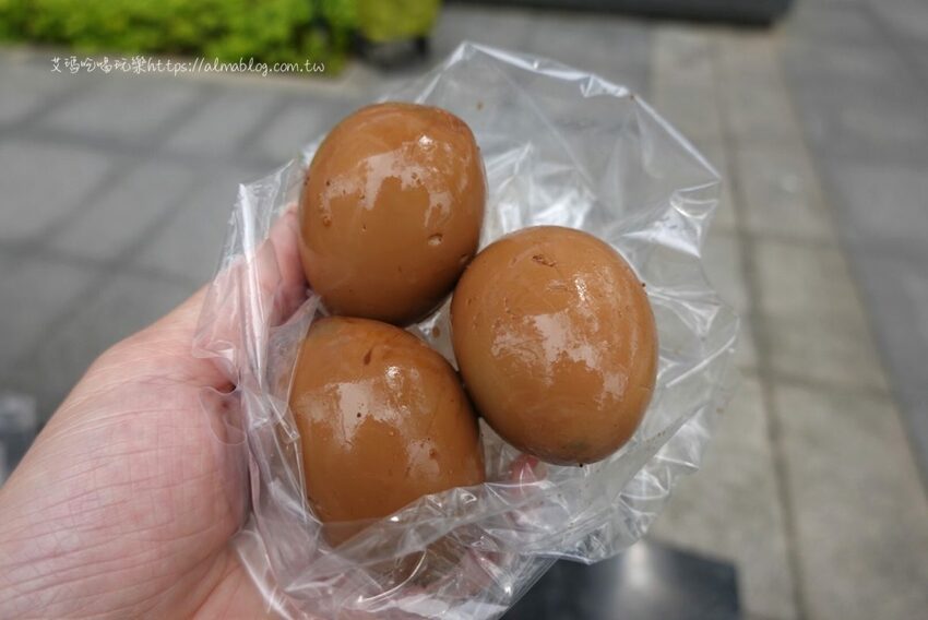 〖眷村口麻辣滷味〗深夜嘴饞就靠它！藏匿車棚得獎滷味．滷汁秘方＋麻辣超ㄙㄨㄚˋ嘴 - 艾瑪▪ 享受吃喝玩樂札記