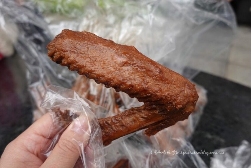 〖眷村口麻辣滷味〗深夜嘴饞就靠它！藏匿車棚得獎滷味．滷汁秘方＋麻辣超ㄙㄨㄚˋ嘴 - 艾瑪▪ 享受吃喝玩樂札記