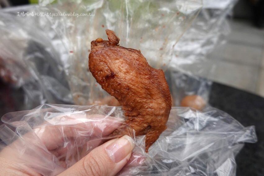 〖眷村口麻辣滷味〗深夜嘴饞就靠它！藏匿車棚得獎滷味．滷汁秘方＋麻辣超ㄙㄨㄚˋ嘴 - 艾瑪▪ 享受吃喝玩樂札記