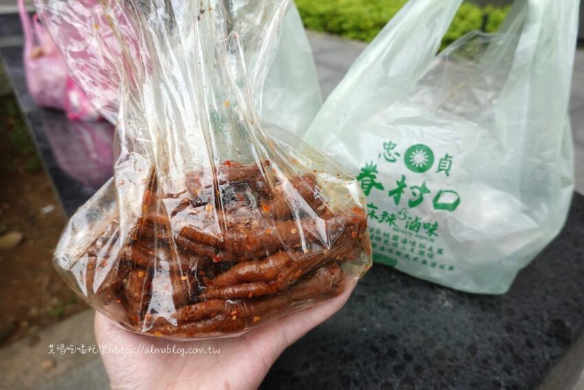 〖眷村口麻辣滷味〗深夜嘴饞就靠它！藏匿車棚得獎滷味．滷汁秘方＋麻辣超ㄙㄨㄚˋ嘴 - 艾瑪▪ 享受吃喝玩樂札記