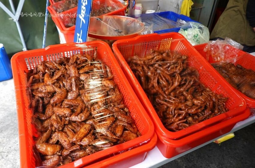 〖眷村口麻辣滷味〗深夜嘴饞就靠它！藏匿車棚得獎滷味．滷汁秘方＋麻辣超ㄙㄨㄚˋ嘴 - 艾瑪▪ 享受吃喝玩樂札記