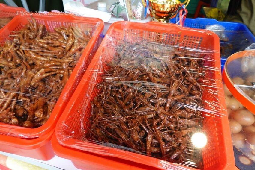 〖眷村口麻辣滷味〗深夜嘴饞就靠它！藏匿車棚得獎滷味．滷汁秘方＋麻辣超ㄙㄨㄚˋ嘴 - 艾瑪▪ 享受吃喝玩樂札記