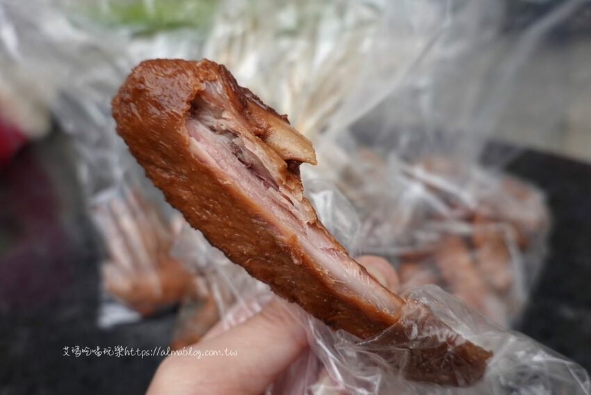 〖眷村口麻辣滷味〗深夜嘴饞就靠它！藏匿車棚得獎滷味．滷汁秘方＋麻辣超ㄙㄨㄚˋ嘴 - 艾瑪▪ 享受吃喝玩樂札記