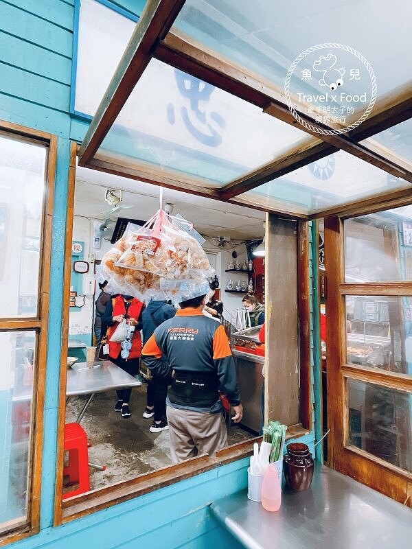 又香又入味，一試成主顧！㊙️超高人氣的得獎滷味，忠貞眷村口麻辣滷味/米干，小心吃一口就愛上~ @魚兒 x 牽手明太子的「視」界旅行