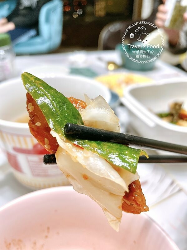 又香又入味，一試成主顧！㊙️超高人氣的得獎滷味，忠貞眷村口麻辣滷味/米干，小心吃一口就愛上~ @魚兒 x 牽手明太子的「視」界旅行