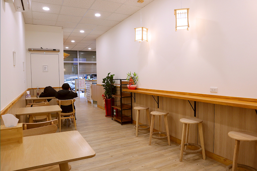 新竹竹北｜燒胖肉蛋吐司-竹北店｜大塊男子漢腿排．再佐點韓式泡菜!