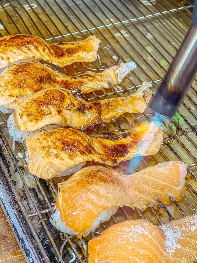 台中南區最浮誇日料來了！堆成山的超爆量平價日式料理及鮭魚吃到爽！ | PopDaily 波波黛莉