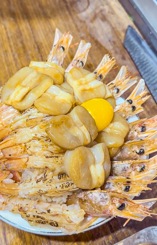 台中南區最浮誇日料來了！堆成山的超爆量平價日式料理及鮭魚吃到爽！ | PopDaily 波波黛莉