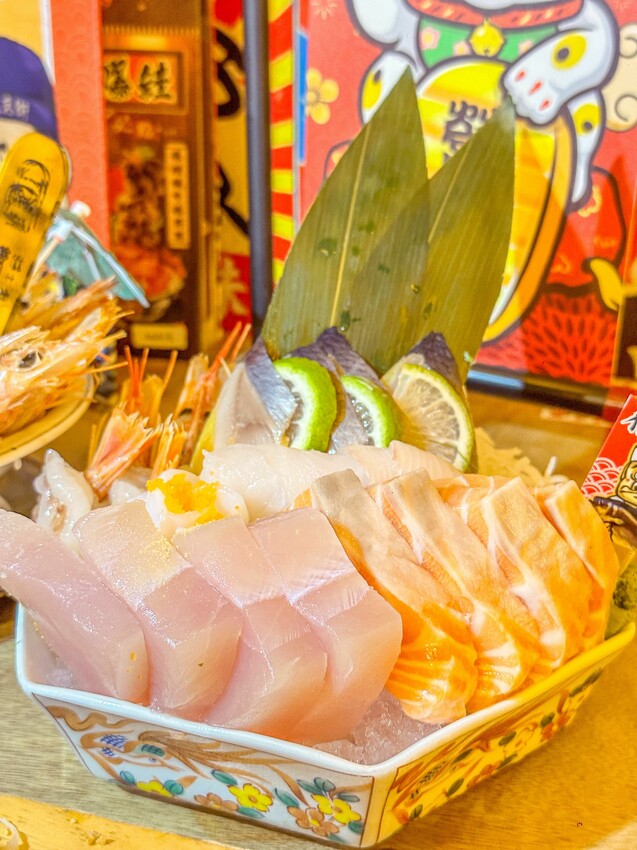 台中南區最浮誇日料來了！堆成山的超爆量平價日式料理及鮭魚吃到爽！ | PopDaily 波波黛莉