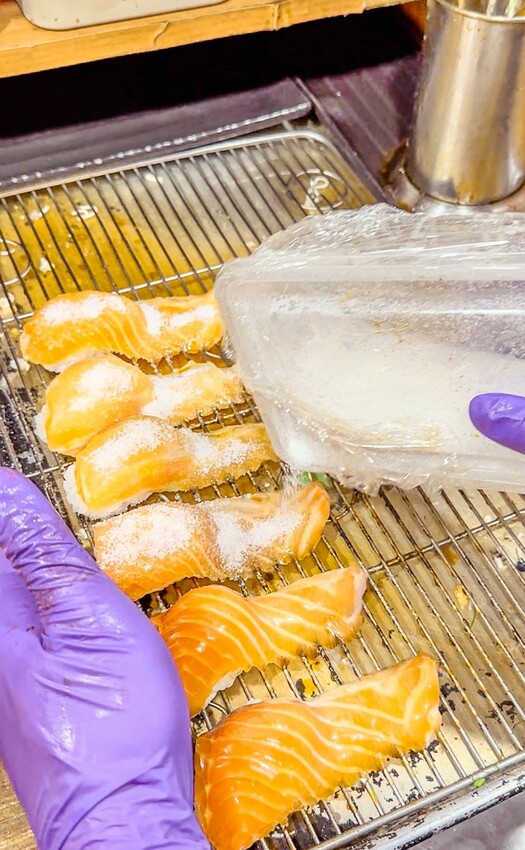 台中南區最浮誇日料來了！堆成山的超爆量平價日式料理及鮭魚吃到爽！ | PopDaily 波波黛莉