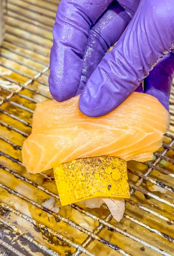 台中南區最浮誇日料來了！堆成山的超爆量平價日式料理及鮭魚吃到爽！ | PopDaily 波波黛莉